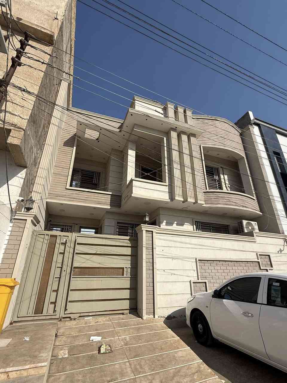 السلام عليكم
الدار للبيع المساحة 100 متر مربع العنوان حي الجامعي شارع السايدين مجاور صيدلية الابرار 
مكون من طابقين 
الطابق الاول يحتوي على :
مطبخ + صالة + استقبال + غرفة منام + حمام + منور + حمام خارجي
الطابق الثاني يحتوي على : 
غرف نوم عدد ٢ + حمام + بلكونه مشتركة + صالة
للاستفسار الاتصال على الرقم 
***********
