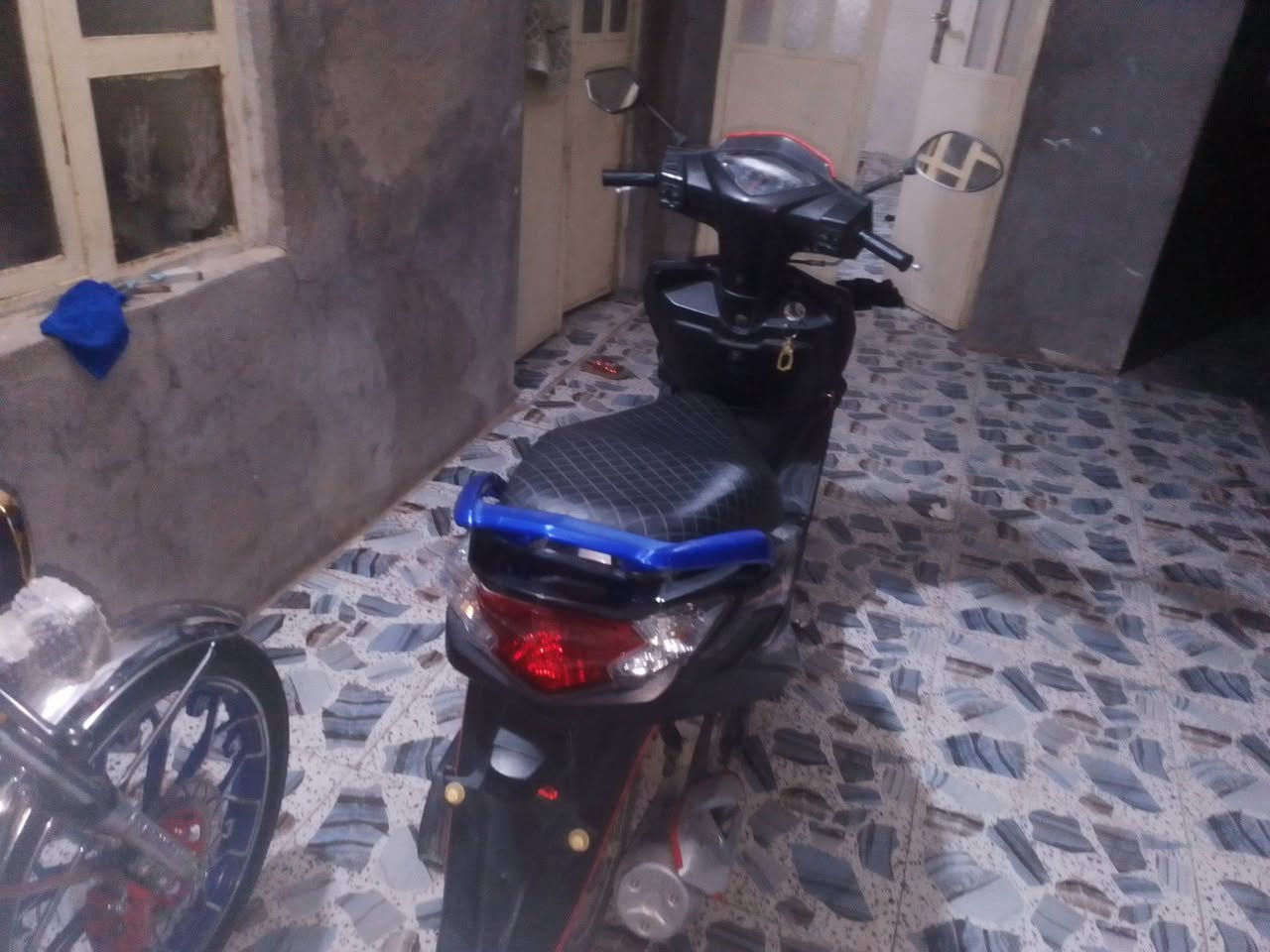 السلام عليكم موتور للبيع هاوجي موديل 20 رمادي شارع 20 سعر 650 رقم الهاتف ***********
