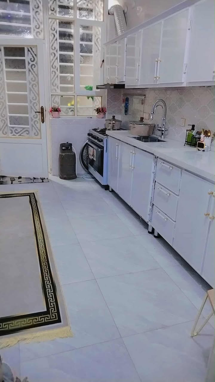 بيت في حي الامن الداخلي   قرب شارع ابو وليد المضمد 

السعر ١١٠مليون 

السماحة ١٢٠ 
 الوجة ٦ 
النزال ٢٠ 
بيت نضيف جدا 
خدمات كامله 
 
الطابق الاول 
استقبال 
صاله 
مطبخ 
غرفه 
صحيات 
الطابق الثاني 
غرفه نوم 
صحيات 
صاله 
نستقبل كافه العروض 

للتواصل والاستفسار الاتصال على
***********
٠٧٧١٨٥٥٨٥٣
مكتب عقارات السيد
