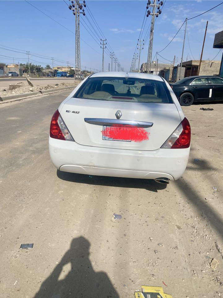 رينو سافران2010 مكينه 4 سلندر.بيها عطل بالمكينه يعني تحتاج(طابوكه)السعر70 بصره.مدينه***********
