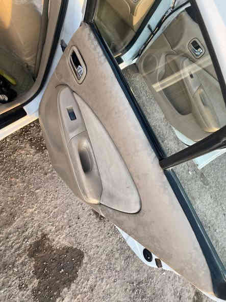 بسبب الوعود الكاذبة وعدم الإلتزام اعيد النشر نيسان سني 2007 رقم بغداد كير عادي مكفوله كفالة عامه من الضربة والحادث والصبغ مع السونار تبريد ثلج شاشة سنترلوك أربع ابواب طخم تاير جديد صدر امامي خلفي جديد متصرف عليها الف دينار للبيع فقط دفتر وبيه مجال بسيط لاستفسار الاتصال علي الارقام التالية////***********//::*********** مع الشكر والتقدير للجميع
