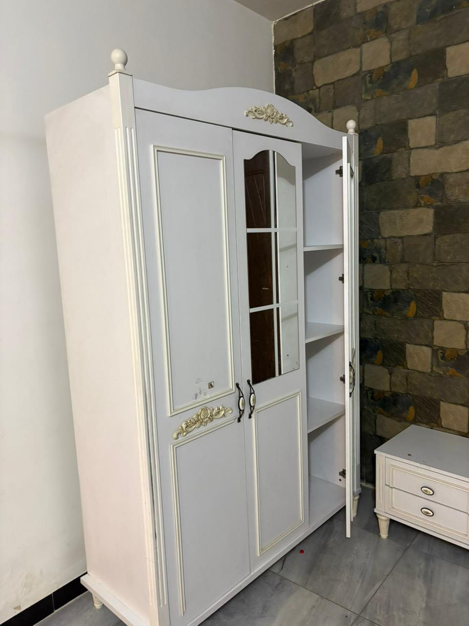 اغراض للبيع
غرفة النوم  بيضاء بدون سرير 
غساله  شونك جديده قياس ٧ كيلو 
غساله  صغيره حوضين 
ساعه جداريه
للجادين  بالشراء Beauty touches


**إذا كنت صاحب هذا الإعلان وتريد حذفه لأي سبب، رجاءا أرسل رسالة إلى الدعم الفني**