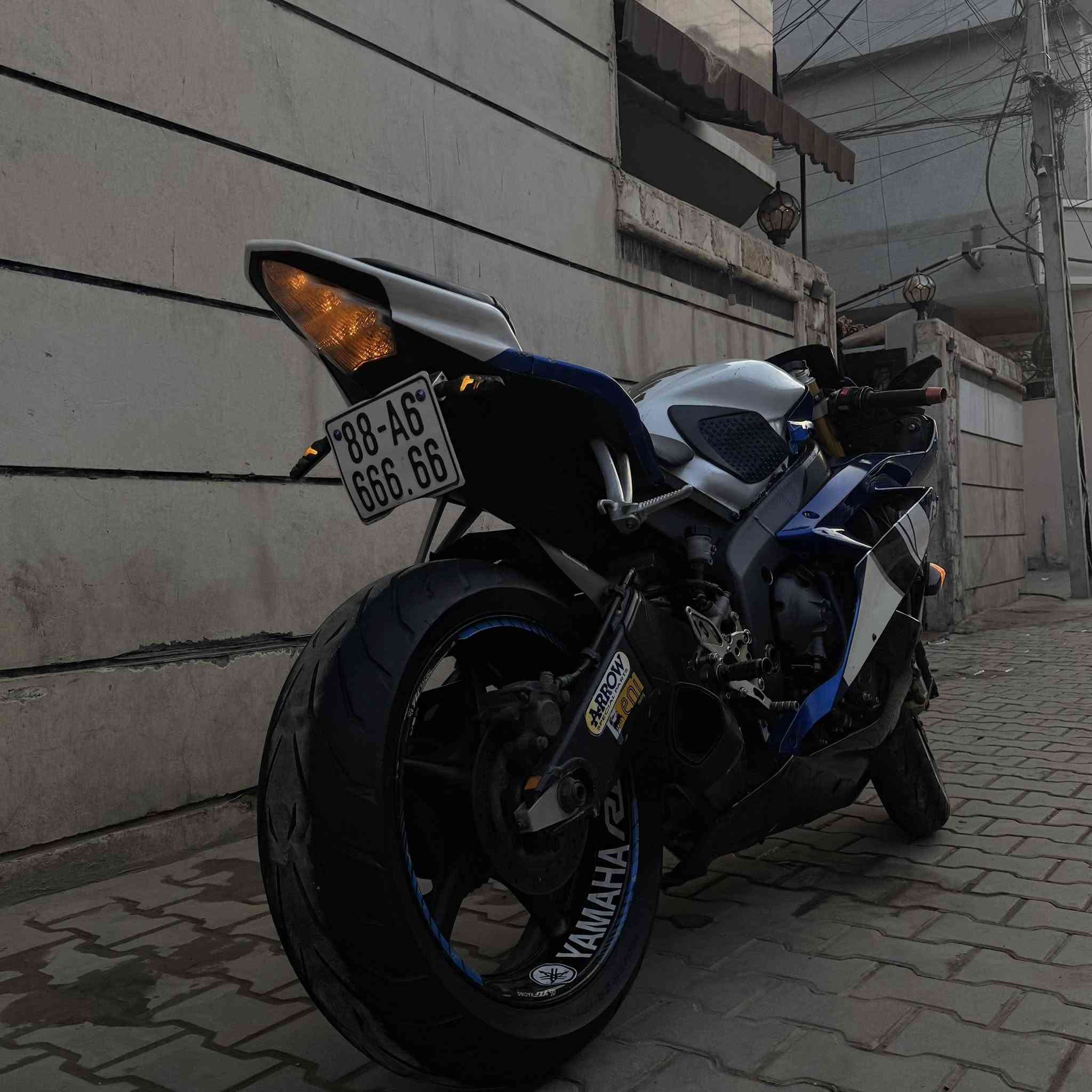 سلام عليكم  

بطح R6 2012 
مكينه 600 درجه نضيفه حيل و مصروف عليه درجه خير من الله تقفل 270 
درجه سعرها حيل مناسب تجيني للبيت تكفلك سرقه و حلال و حرام 
***********
مكاني بغداد المنصور السكان
