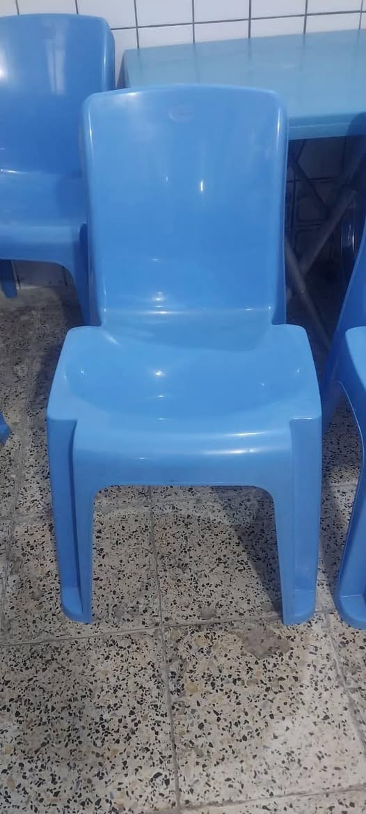 ميز طعام مع 4 كراسي
للبيع استعمال قليل  نظيف 
الكراسي درجة اولى تجي اشوف بعينك اذا معجبك متاخذة
السعر  80 وبي مجال 
عنوان بغداد الدولعي
واي استفسار الخاص موجود وبلخدمة


**إذا كنت صاحب هذا الإعلان وتريد حذفه لأي سبب، رجاءا أرسل رسالة إلى الدعم الفني**