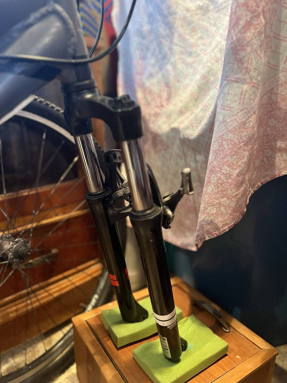 السلام عليكم بايسكل جينت سناب موديل XS لشه ناصية (المرغوب) بايسكل مال جناي ما ناقصة برغي وبعدو على وضع الشركة مكفول من التاية للتاية السعر 200 ولي مجال حك جيتك اي استفسار عل رقم 
***********
