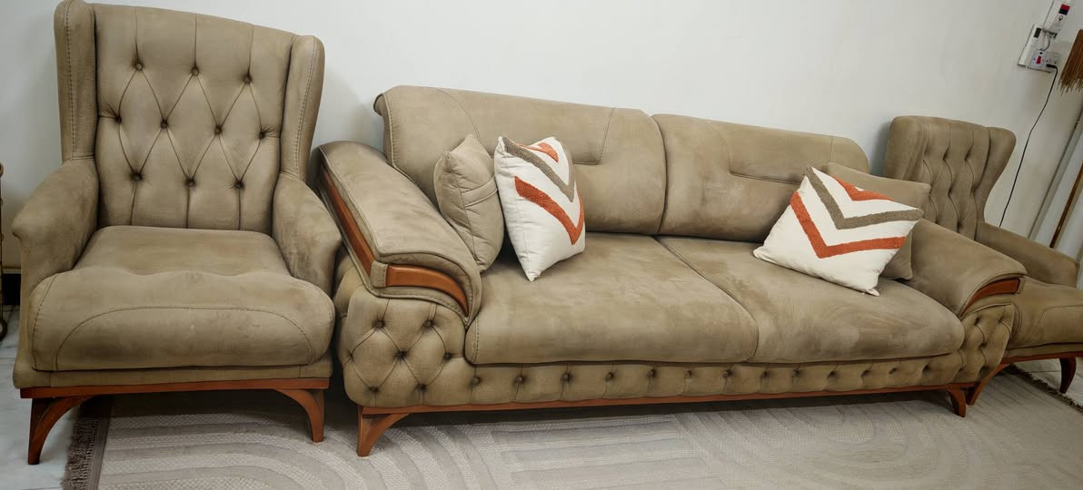 طخم قنفات تركي ٨ مقاعد
قماشها وتر برو
السعر ٣٥٠ ألف 
بغداد
للتواصل الاتصال على الرقم ***********
