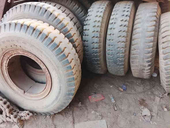 سلام عليكم تايرات مستعمله نضيف مختلف الحجام هذه رقم راعيهن ‏‪0780 174 3188‬‏ المكان ذي قار قضاء الشطره وبخدمت شراي
