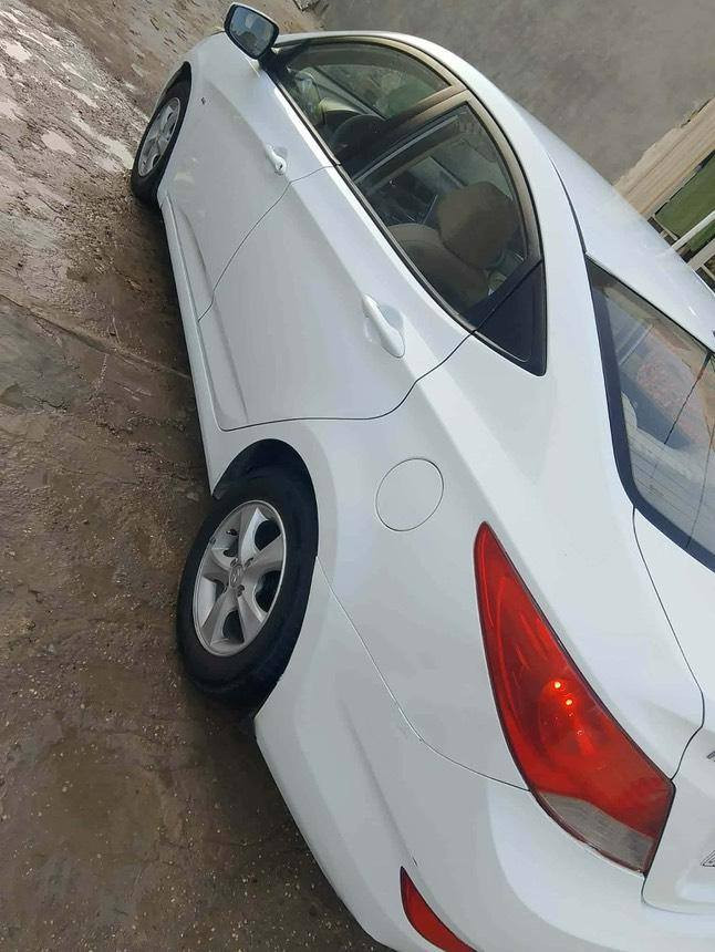 السلام عليكم ورحمة الله وبركاته اكسنت للبيع مديل ١٣ سياره جديده كلش ماعده باب السدر مبدل بيه ومبدل بلادي سنويه جديده بسمي رقم بابل انكليزي مداور مباشر مكاني ديوانيه السعر ١١٢ وبيه مجال قليل *********** محمود غير متواجد عله الفيس
