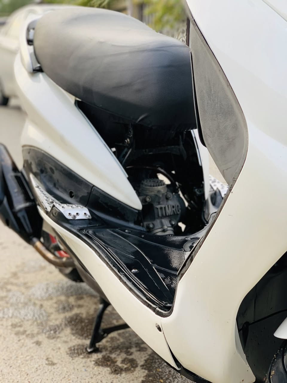 سلام عليكم سكنز نثيه للبيع الدراجه كدام عينك المكينه 58 البلادي ونص كلها كدام عينك السعر خاص مكاني بغداد بياع حي الرساله ***********
