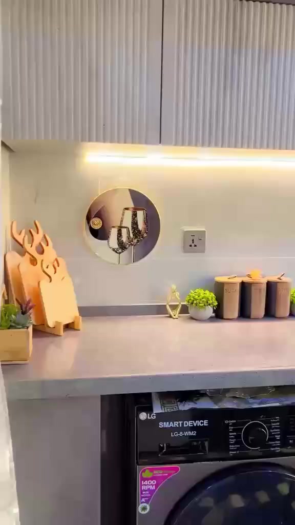 🏢 شـقـة لـلـبـيـع 🏢
✨ مـجـمـع الـشـروق الـسـكـنـي ✨

• المساحة: 145 متر  سند طابو 

• التفاصيل: 2 نوم + صالة + استقبال + مطبخ + 2 حمام

ملاحظه مع ديكور كامل وجاهز  للاستقبال والهول 

• الحالة: نظيفة جداً 

• المميزات: كاونتر تركي عدد 2 + 3 سبالت.

💰 نظام الأقساط:

المقدمة: 24 مليون دينار.

القسط الشهري: 548 ألف.

البيع جاهزه مع الاثاث او بدون اثاث 

الكاونتر مع الملحقات ثابت بالشقه 

للاستفسار والتواصل ***********
