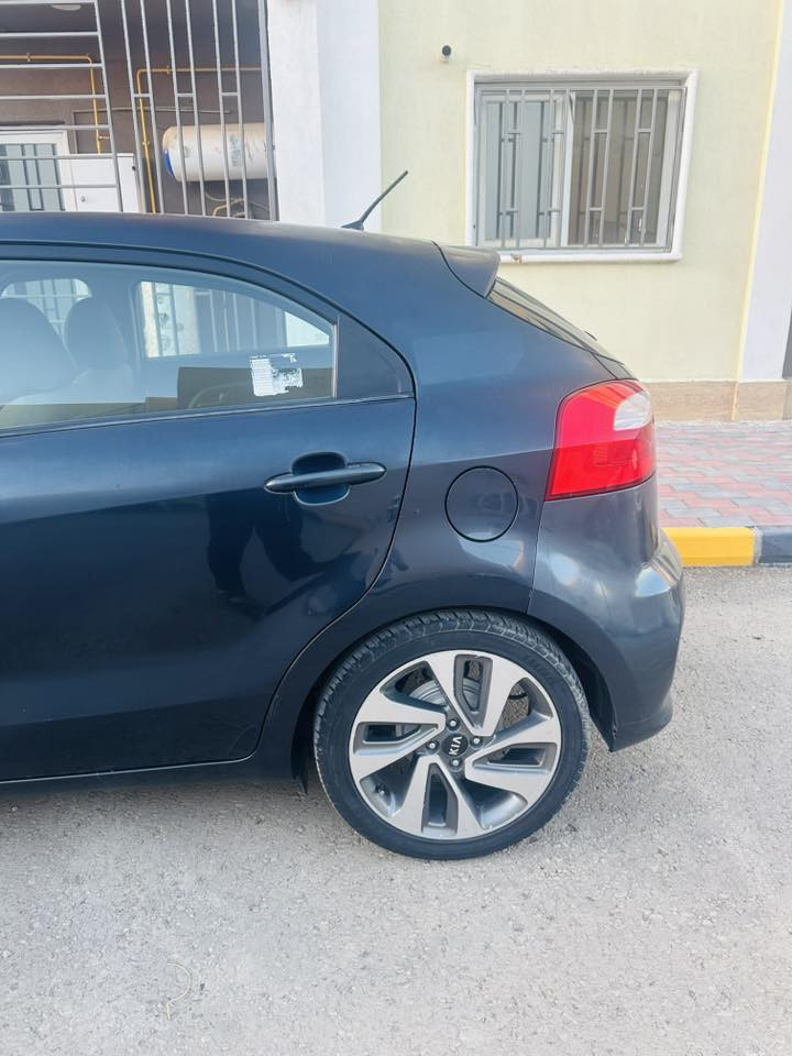 للبيع كيا ريو خليجي 2015 فووول مواصفات
محرك 1600 قطرتين
مكفولة من الصبغ تماماً
بيها بارد جاملغ امامي ايمَن والايسر، 
و الصندوكَ الخلفي مفتوح فقط لا تبديل ولا صبغ ولا معجون ولا حتى بارد.
ماشية 163 الف كيلومتر
فتحة سقف
تشغيل بصمة
اضاءة اوتو
ماسحات اوتو
نظام ايكو
حساسات خلفية بلادي
كاميرا
شاشة اندرويد
مري شفت
ويل ١٧ بلادي خمسة
المحرك عليه ادامة كاملة ١٠٠٪
السيارة لونها حبري
السعر 100 ورقة و بيها مجال
 مكان السيارة بغداد ابو غريب مجمع الزيتون

‭***********
***********
