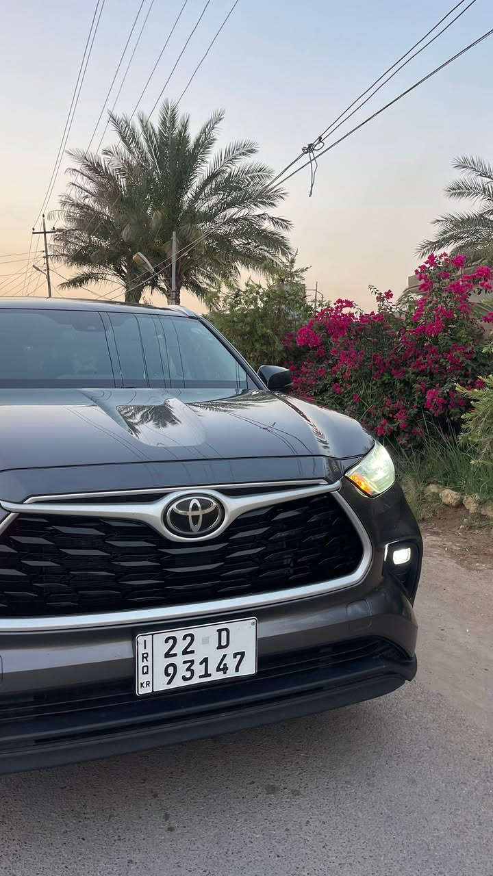 تويوتا هايلندر 2022 وارد امريكي 
مكفوله من الصبغ والتبديل والبارد كفالة عامة 
كلين السياره 
فول مواصفات XLE
بصمة 
سلايت 
جلد كشتات كهرباء
سلندر..6..V
راكب..7
شاشة 
تحكمات 
بردات خلفيه بلاد
ويل كروم 
جنطه كهرباء
سايد بريك بصمه
بعد بيه مواصفات السيارات جديده جدا 
ماشيه 84kl فقط السياره على وضع الشركه 
سيارة جديده بوضع الزيروو 
للاستفسار : ***********
