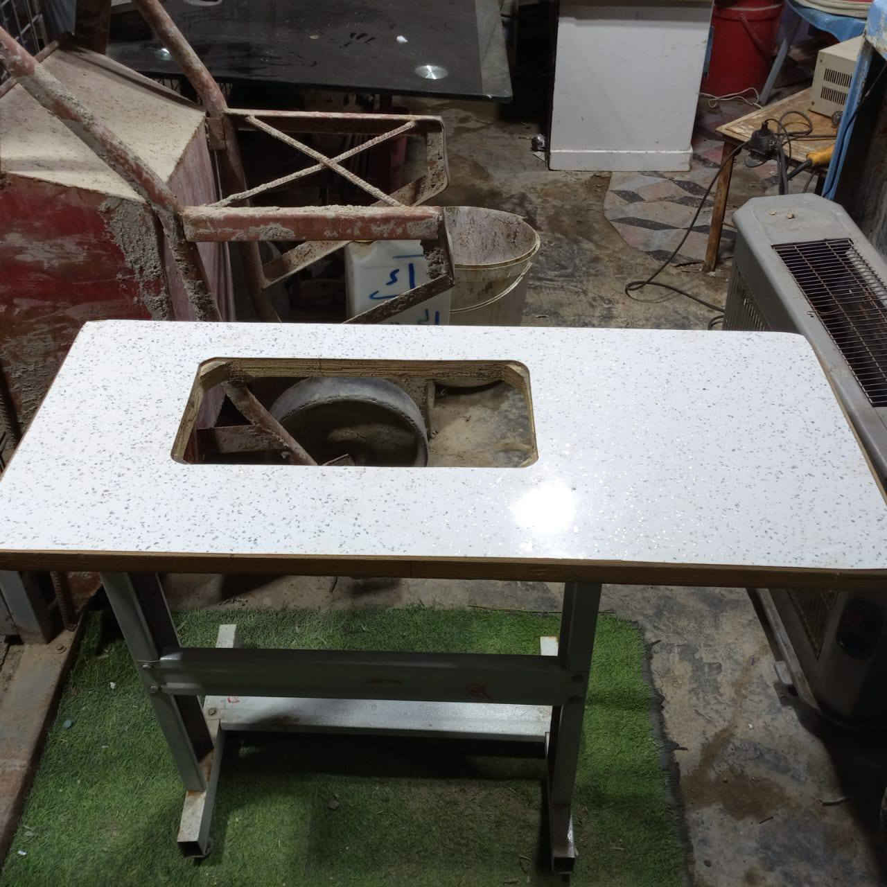 ميز مكينه السعر ١٥
عنوان سبع البورالثمنتالاف شارع الطيار 
الرقم ***********
