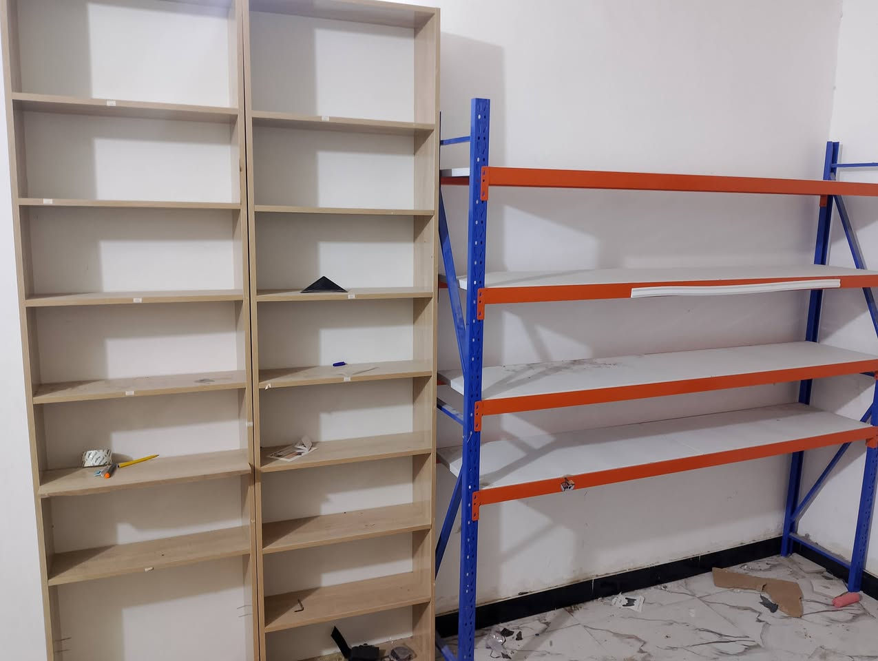 السلام عليكم رفوف عدد 7للبيع واحد حديد والباقي خشب تركي رفوف قويه كلش امان الله السعر اتصال 
*********** بي واتساب مكان النعمانيه
