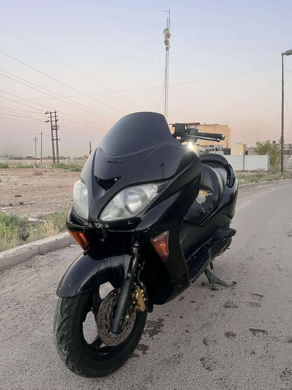 فورزا 08  دراجه  كهربائيات كاملة وما ملعوب بضفيرته  الدراجه صافية وخير من الله مكينه جديده لا نضوح ولا تبخير مفتوحه او لا ما اعرف ولله بس سلندره بلاد حاله حال المامفتوحه
شلعه زينه ومعدل قوي 
السعر ٨٠٠ وبيه مجال بسيط جداً حك الجية 
مكاني بياع 
***********
