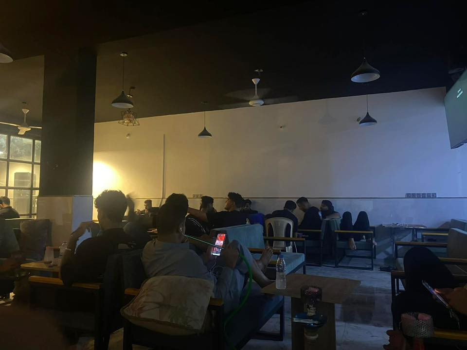 السلام عليكم شباب 
موقع الكوفي كربلاء حي الامام علي 
المساحة 200 طابق ثاني 
الكوفي حاليا شغالة وبيهة وارد خير من الله 
تخم جديد 
مطبخ مغلق 
نراكيل خشب وطه 
مطبخ جاهز 
عارضة وحده 
اجارهة رخيص 500 الف بلشهر ويكتب وياك عقد 
موقعهة ركن تجاري الفاصل بين حي الامام علي وحي الكرار على شارع تجاري 
جاهزة من كلشي الكوفي 
سبالت عمودي 2 
مبردات عملاقة 3 
تخم عمل يعني عمرهم طويل مشتغل الوحدة ب160 الف 
عددهن 40 
شاشات عملاقة حجم 75 ثنين و3 شاشات 43 
الكوفي ادامه جديدة بس تعال واسترزق 
سبب البيع عندي بناء  مستعجل على البيع 
 وبيهة بليارد ثنين فرخ سنوكر وميوزة دومنة 
للاستفسار 
‭0773 493 1667‬
