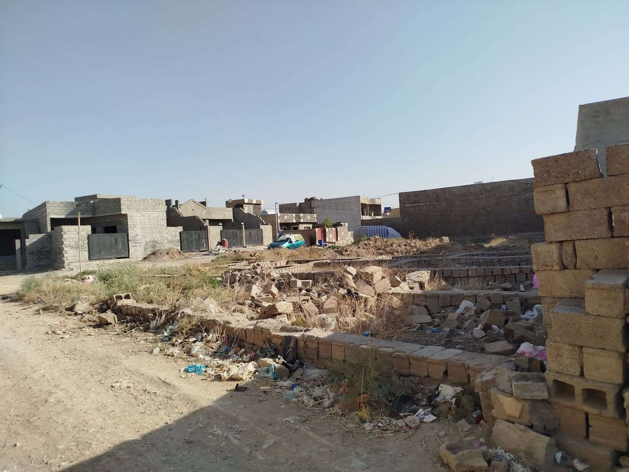 السلام عليكم قطعه ارض للبيع 100متر مربع المكان 16اب السعر 20مليون ***********
