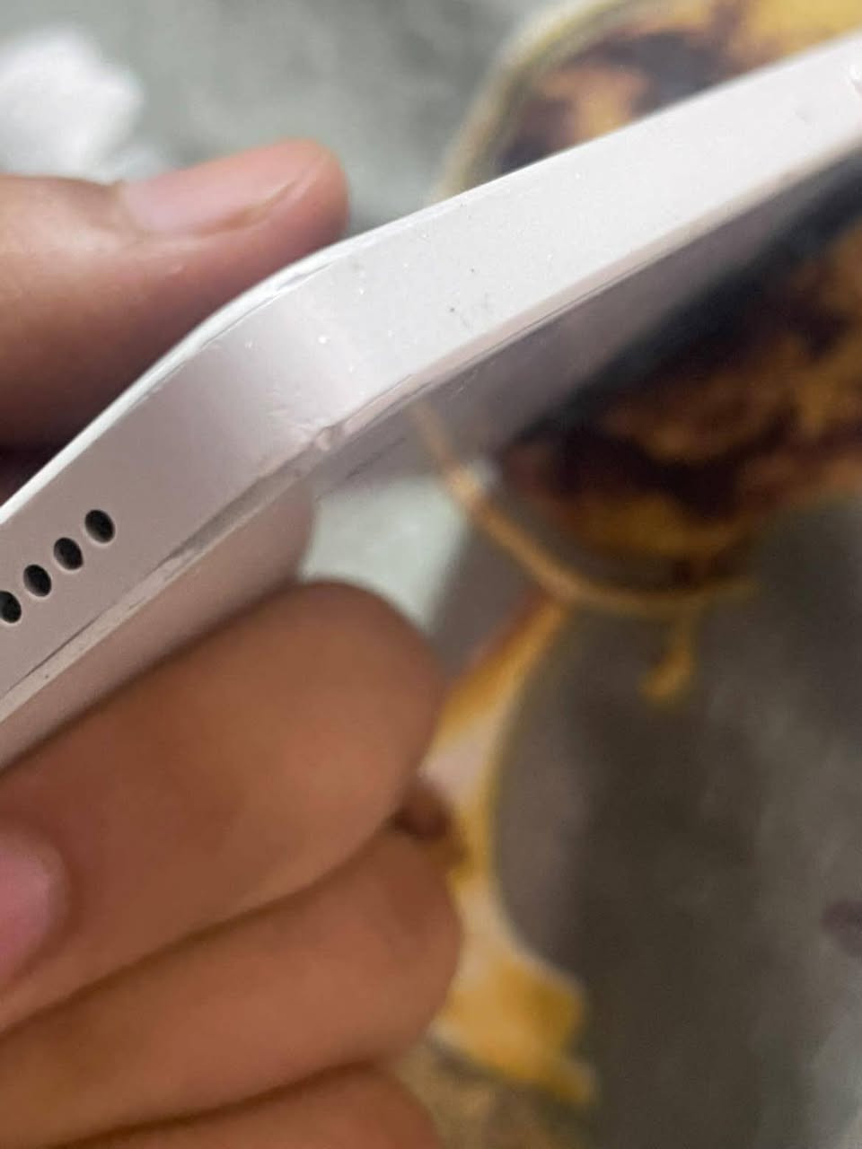 سلام عليكم
بوكو اكس 6 عادي 
ذاكرة 256
معالج snapdragon 7s gen2 
مامبدل بي شي بس العدسة مال كامرة الصغيرة واكعة بس ما مأثر على التصوير 
وهاي الضربات بل شاصي 
مكاني بغداد الشعلة 
السعر 190 الف بي مجال
رقمي ***********
