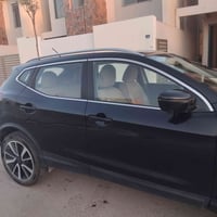 نيسان روج ٢٠١٧ sv ماشية ٩٦ ميل فقط   جاملغ من جه سائق وباب الخلفي  سائ...