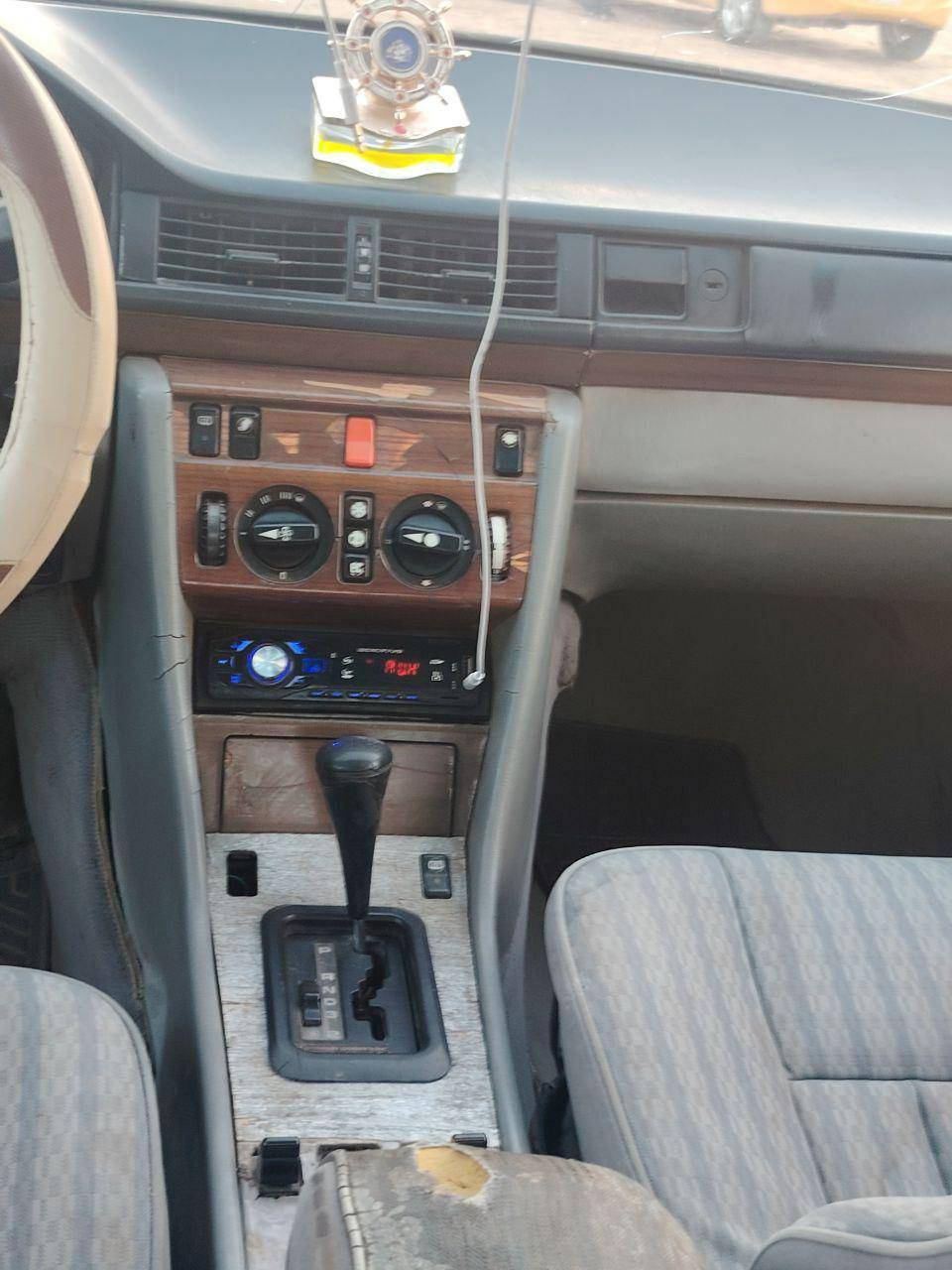 مارسدس دب موديل91 رقم بغداد نكليزي سنويه جديده مكفوله من ضربه القويه والعيب الشرعي برانكيتات نضاف قواعد دبل نضاف مكينه وكير تبريد ثلج جدد حداديه ورا وكدام جديده سياره جاهزه مكان ناصريه شطره بيع مراوس عادي ***********
