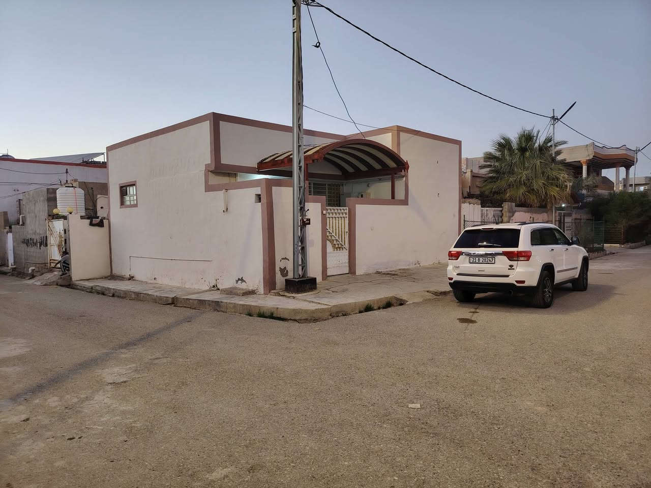 بسم الله الرحمن الرحيم
السلام عليكم ورحمة الله وبركاته
يعلن مكتب علي الصميدعي للاستثمار العقاري
عن توفر دار للبيع #طابو_صرف_ركن المساحة ١٠٠ متر مربع طابق واحد الموقع حي الشرطة مقابل حديقة حي الشرطة الثانية بناء نظيف يحتوي اسقبال ٥*٤  ومطبخ ٤* ٣ونص ومجمع درج وغرفتين نوم مساحة الغرفة الأولى ٥* ٤ والغرفة الثانية ٤ *٣ونص مع كراج سيارة صغير ٠ علماً جميع ارضية الدار سيراميك وسقوف ثانوية والمنطقة تحتوي على كافة الخدمات ماء اسالة كهرباء تبليط انارة مجاري ٠٠٠ للاستفسار عن السعر وباقي التفاصيل الاتصال على الارقام التالية او مراسلة الصفحة :
📞 *********** متوفر واتس اب
📞 *********** متوفر واتس اب
او زيارة مكتب علي الصميدعي للعقار الكائن في ديالى ٠ جلولاء ٠ حي الشهداء ٠ مقابل اتحاد شباب جلولاء ٠ ودائرة التقاعد ٠
