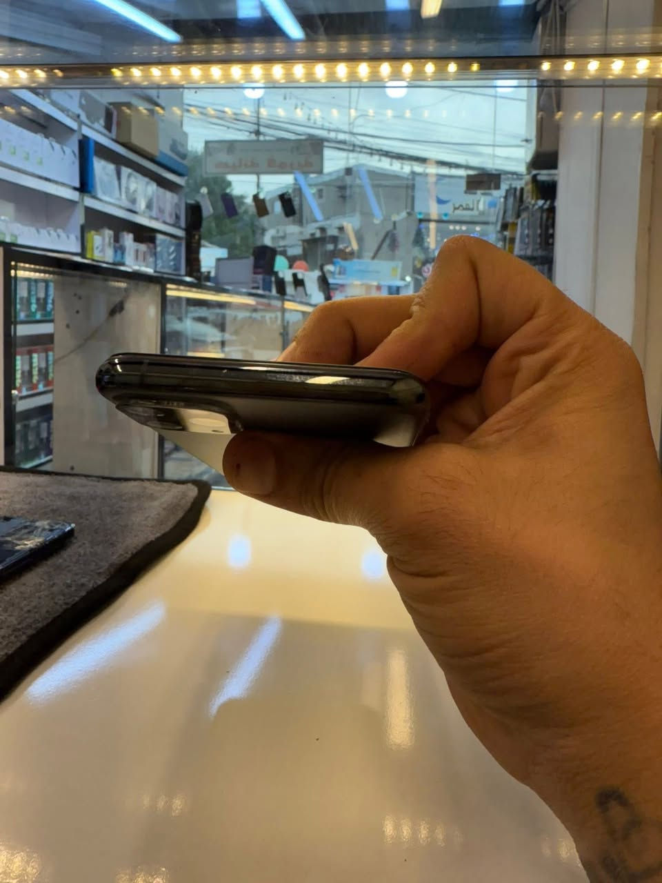 السلام عليكم ايفون ١١ برو ماكس مبدل شاشه وبطاريه ذاكره ٦٤ للمراوس بايفون اكس ماكس متواجد واتساب ***********
