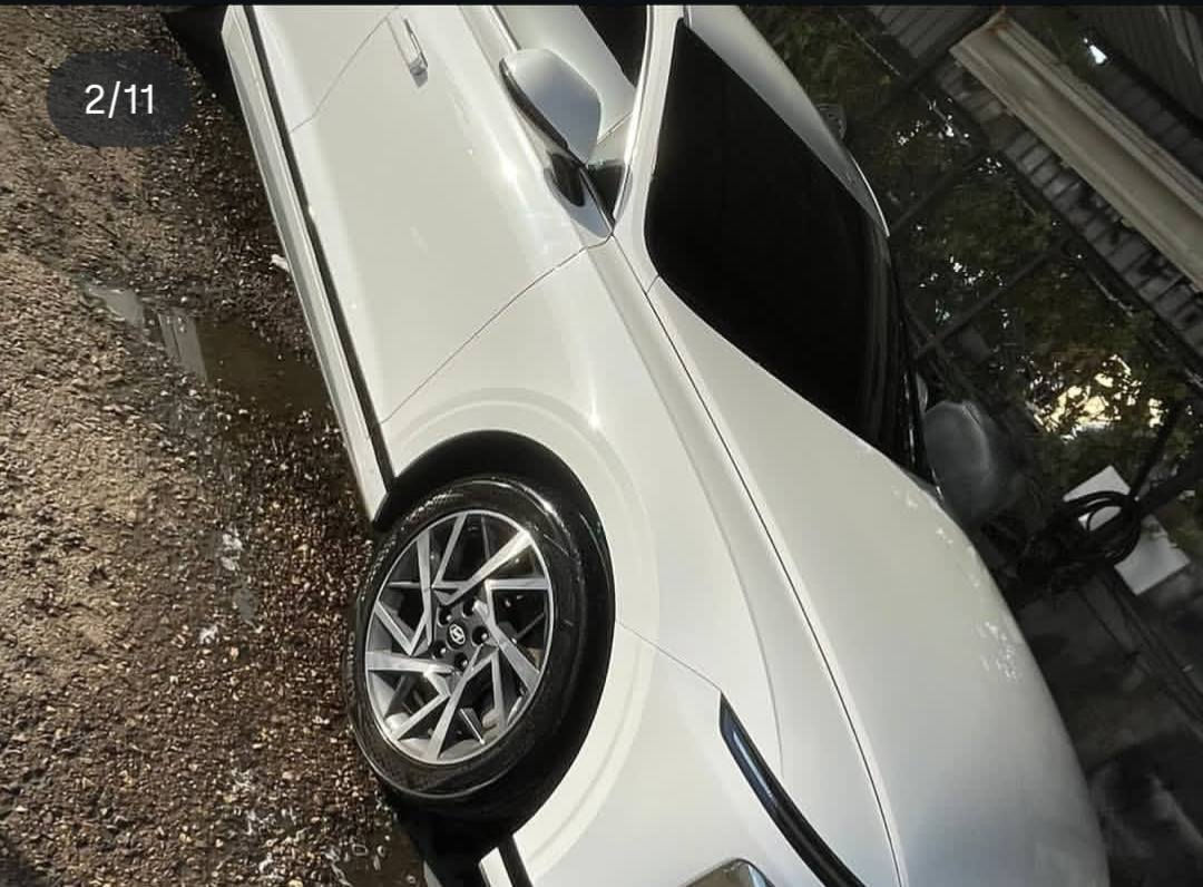 🚘 هيونداي أزيره جراندور 2023 – وارد كوري .  رقم قادسيه بأسمي
🔹 الوقود: تعمل على الغاز (اقتصادية جداً)
🔹 محرك 3600  6 سلندر 
🔹 ناقل الحركة: أوتوماتيك 8 سرعات 
🔹 الدفع: أمامي
🔹 الوارد: كوري 🇰🇷
✨ المواصفات:
تصميم خارجي فخم وعصري كما موضح بالصوى 
داخلية جلد 
تحتوي على ثلاثة شاشات  مع نظام ترفيه حديث
تحكم بالمقود + كروز كنترول
نظام تشغيل ذكي عن بُعد  (بصمة / زر) و ترحيب 
تكييف قوي قطعتين تحكم لمس . مناخ منفصل 
كشن  تدفئه + تبريد + مساج + كهربائي
مساحة واسعة للركاب فهي من فئة السيدان  وصندوق كبير كهربائي
لايت فول زنون 
سايد بريك كهربائي 
رادار 
سيستم كاميرات ( داخلي وخارجي) 
قياده ذاتيه 
سيارة رقم قادسيه دولي  بأسمي 
وباقي المواصفات المتعارف عليه للأزيره

السعر 254$

📌 سيارة تجمع القوة + الراحة + الاقتصادية

📞 للاستفسار الجاد التواصل خاص
***********
***********
مكاني الديوانيه / الحمزه الشرقي
