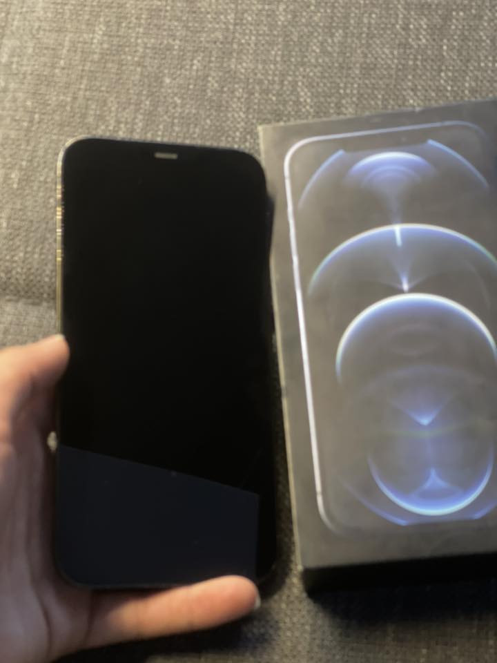 السلام عليكم 

عندي آيفون ١٢ برو ماكس للبيع  المبايل مكفول كلشي مامبدل بي محافظ  عليه كله بلادي ذاكره ٢٥٦   والبطاريه ٧٦ يعني زينه تمشيك ٥شهر واذا تريد تبدله الوكاله مالته ب٣٠ وشحن مايصرف أصلن كلش زين .ملحقاته كامله الكارتونه مالته الاصليه مطابق رقمه معه المبايل وياه الكيبل  الأصلي مالته وياه كفر اصلي جلاتيني شفاف والسعر  ٥٢٥ بس امنه المبايل نضيف بشكل قبل لتأخذه فحصه حته بل حاسبه  وبي مجال حك الجيه ورقم المبايل *********** واتساب أو تصال موجود
