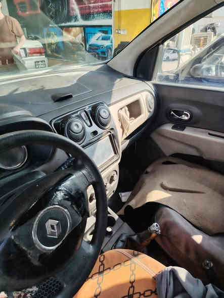 السلام عليكم رينو مديل14
رقم نكليزي  بسمي رقم مثنه مشروع وطني 
سنويه لل30هزه جديده 
سياره متجايه مصبوغه عام 
محرك جديد كير خير من الله حداديه زينه 
تبريد شغال كهربايات كلها شغاله 
سياره جاهزه 
السعر 55وبيها مجال للشراي 
للاستفسار الاتصال***********
