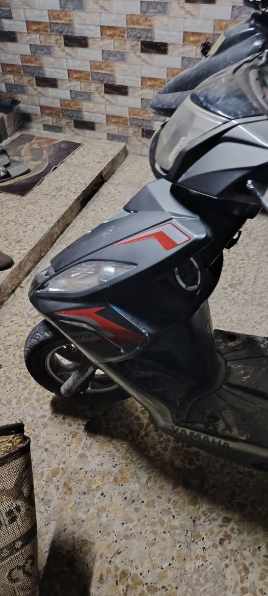 سلام عليكم دراجه جيتي ار للبيع دراجه مكينه ما مفتوحه كهرباءيات شغاله دراجه شلعه معدل مكاني ام الكبر السعر ٦٥٠وبيها مجال رقم الهاتف ***********
