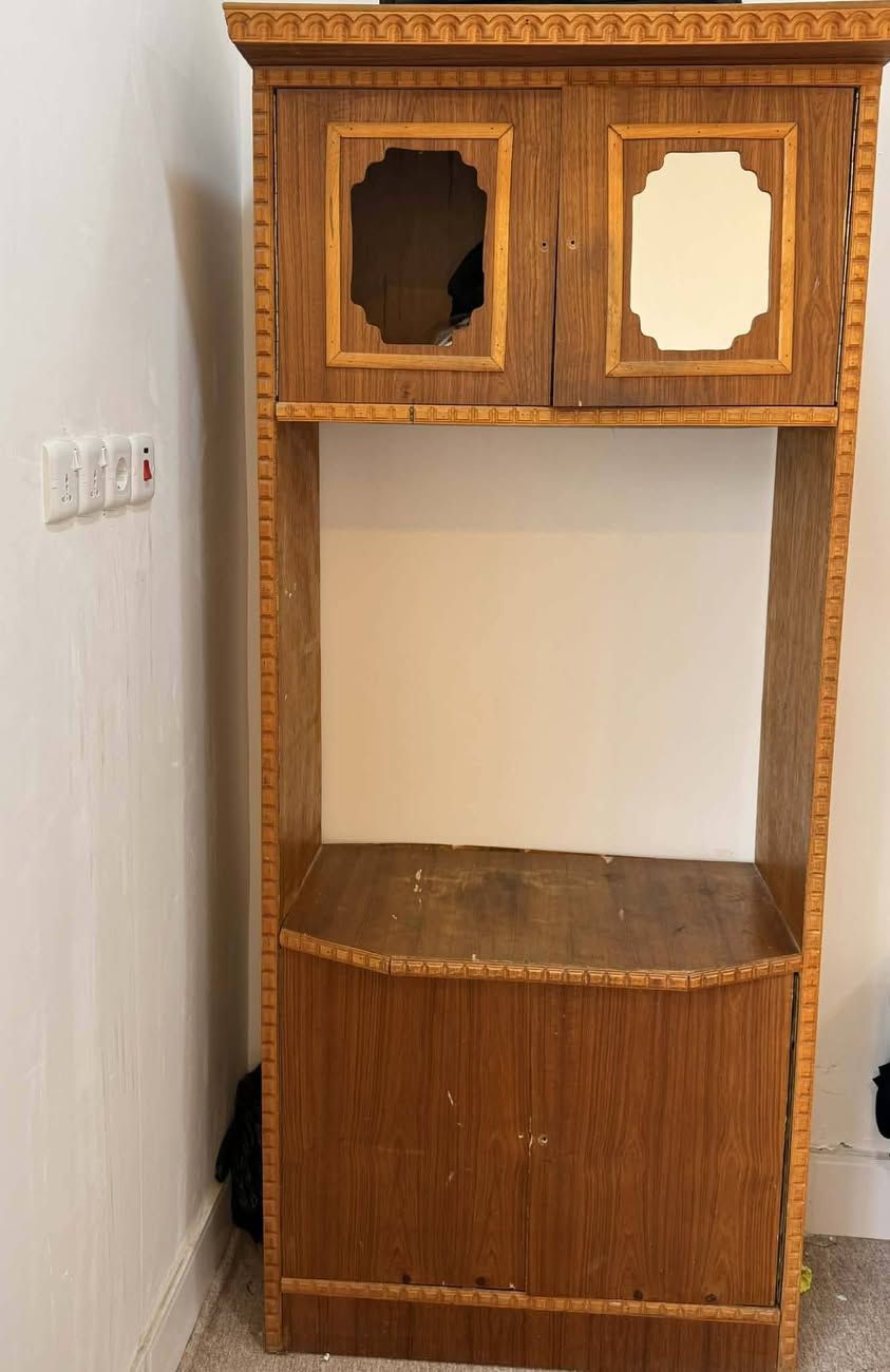 غراض للبيع غرفه نوم وتخم 16م
***********
