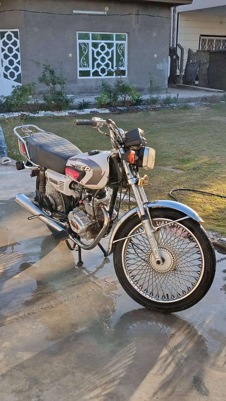 دراجه تايكر لبيع موديل 2021 أوراق ب500وبيه مجال مكان الدراجه حله بكرلي لايرغب  بالشراء لاتصل على الرقم *********** اني مكلف بالنشر
