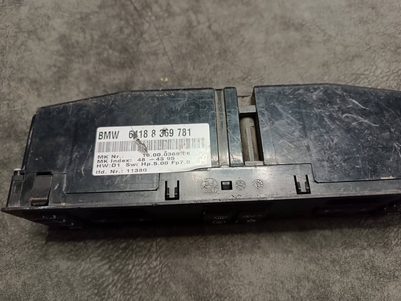 للبيع... سعر 45 الف دینار
BMW E38 750iL Climate A/C Control Module
BMW الفئة الثالثة E46 أو الفئة الخامسة E39


**إذا كنت صاحب هذا الإعلان وتريد حذفه لأي سبب، رجاءا أرسل رسالة إلى الدعم الفني**