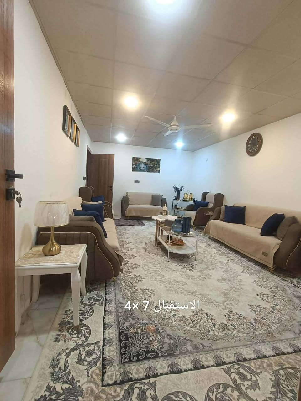 دار للبيع المساحه 130 متر حي الجمعيه خلف مستشفئ الالماني  طابقين بي شقه معزوله يحتوي الطابق الاول علئ غرفه عدد 2 و صاله و استقبال و مطبخ حار و بارد ويحتوي الطابق الثاني نفس الطابق الاول لعلم الدار بي وارد شهري الي يرد يستثمر 700 الف الشهر  الي حاب يستثمر 
الاستفسار اكثر مراجعة مكتب العقيله او اتصل 
***********
