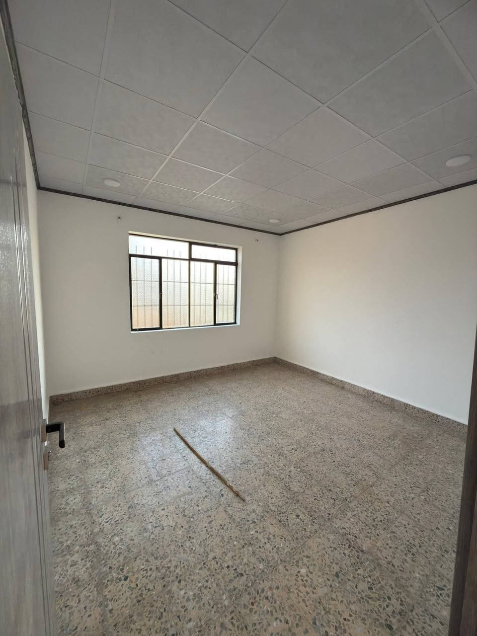 سلام وعليكم شقه اللايجار في حي البكر موقع مميز قرب كنيسة تيتانك المساحه ٣٠٠ مربع تحتوي على ٣ غرف نوم و هول و مطباخ و صحيات للاستفسار عن سعر الاتصال على الرقم ***********
***********
