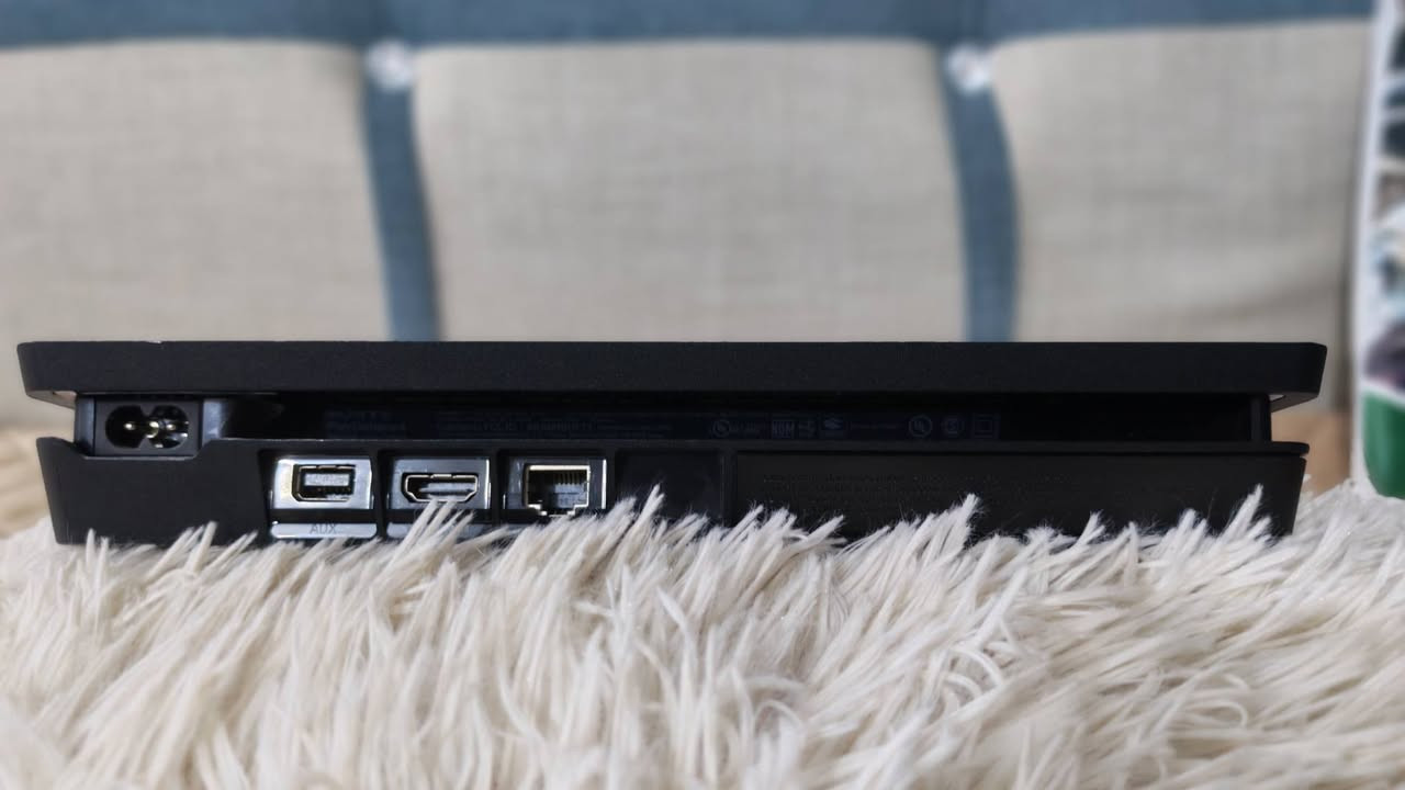 السلام عليكم
بلي فور  اسلم مهكر  نضام 9  ذاكرة  1 تيرا  ستيكر  شركة بعده 
وياه يدة اصلية وثانية تجارية 
كامل ملحقاته وكارتونته  وكلشي
تفعيل تهكيره نضامين بدون  فلاشة وبفلاشة ياهو تفضل بكيفك
نضافة مثل ما موضحة، مليان العاب  والعاب قوية فقط
امانة الله استخدام  كلش قليل بسبب  قلة  الفراغ بسبب العمل  واغلب وقته نايم
سبب البيع عندي  بلي 5  ايضاً وهكرته فبعد ماحتاج الفور
السعر  ٣٠٠ قفل سعر نهائي
مكاني  ديالى _ الخالص 
رقم  ***********
هاتف، وتساب،  ماسنجر موجود
