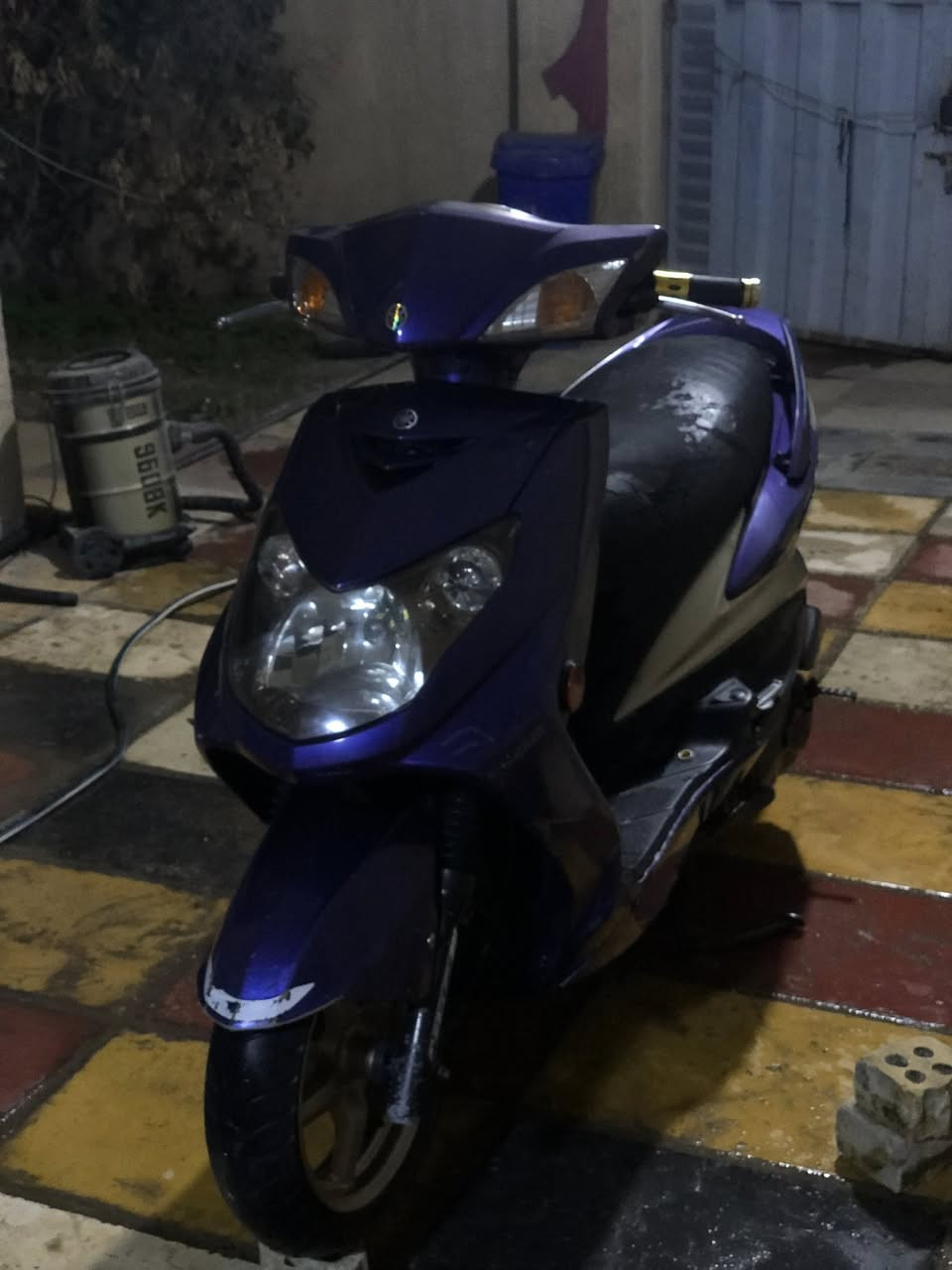 سلام عليكم دراجه سكنس فحل لون مميز للبيع دراجه بلاد من طول لطول جيب وياك فيتر وتعال دراجه نزول جديد فيت بم جديد بلك جديد قمجي مال بانزين جديد دراجه موجوده تزويد خارجي بصيط دراجه سويت اله ادامه للكلجات كامله شلعه ومعدل فول  للاستفسار اكثر رقم ***********
