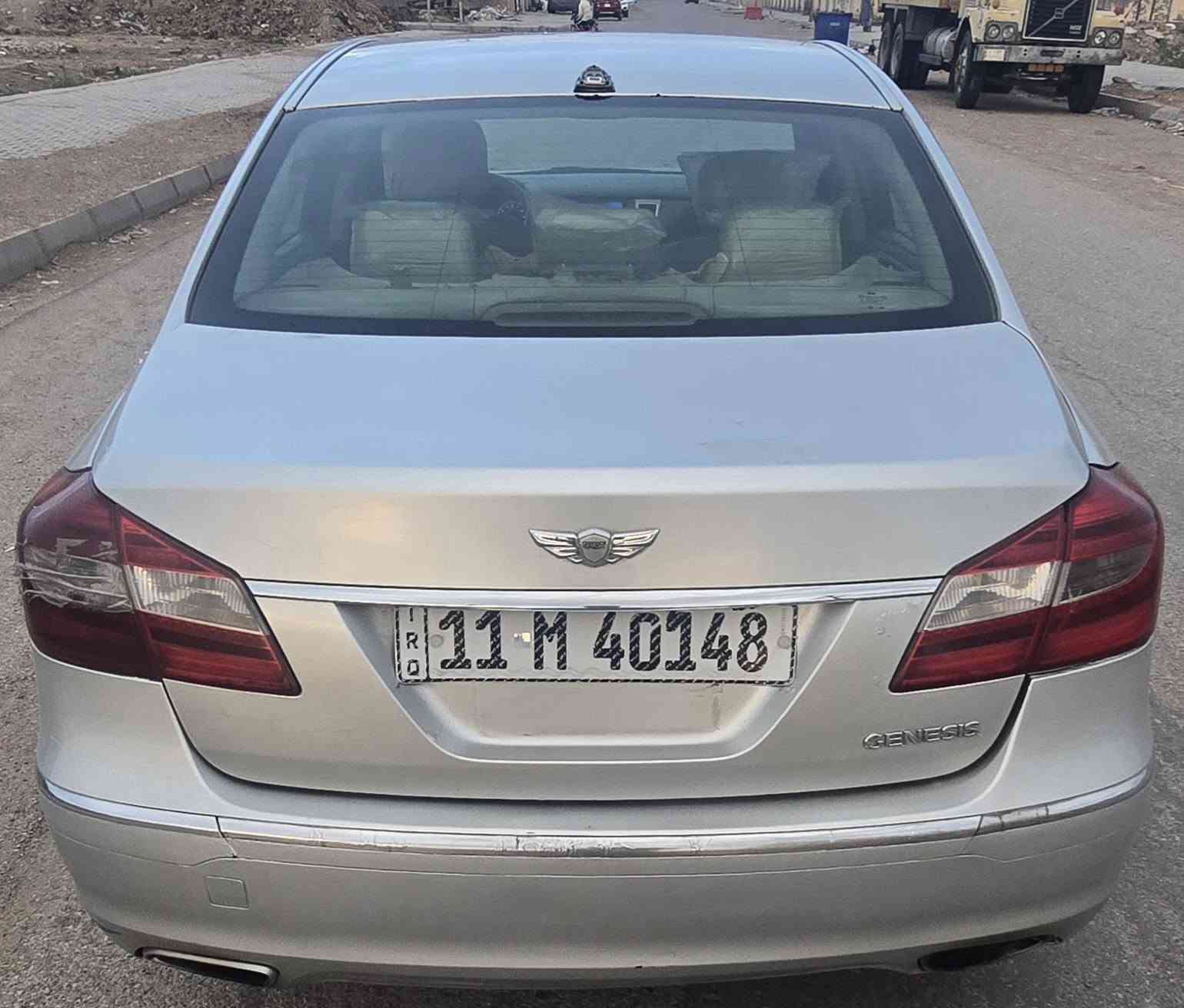 🚗 للبيع: هيونداي جينيسيس 2013
📍 مكان السيارة بلكوت مركز مدينة  /
📞 للتواصل: ***********/***********/
💰 السعر: 110 ورقة – قابل للتفاوض
🛠️ المحرك: 6 سلندر – 3800cc

⚠️ بصمه السيارة 
• وارد أمريكي
• حادثها الجاملغ الخلفي فقط
• مصبوغة احزام اثر جراد فقط 

⚙️ المواصفات: فول عده الفتحة 
• تخم تاير جديد 
• تحكمات ستيرن
• شفتات ستيرن
• تحديد سرعة
• جامات اوتو
• لايتات اوتو
• سيستم سماعات infinity ♾
• تدفئة وتبريد قطعتين 
• رادارات جانبية
• حساس أمامي وخلفي
• والعديد من المواصفات الاخرى 

📌 تفاصيل إضافية
• رقم السيارة: بغداد الدولي الجديد
• بيع امراوس حسب القناعة 
• لون السيارة: سلفري
