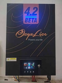 للبيع انفيرتر Onyx Line 4.2kw يتحمل 16 امبير مستعمل السعر 250 07824857...