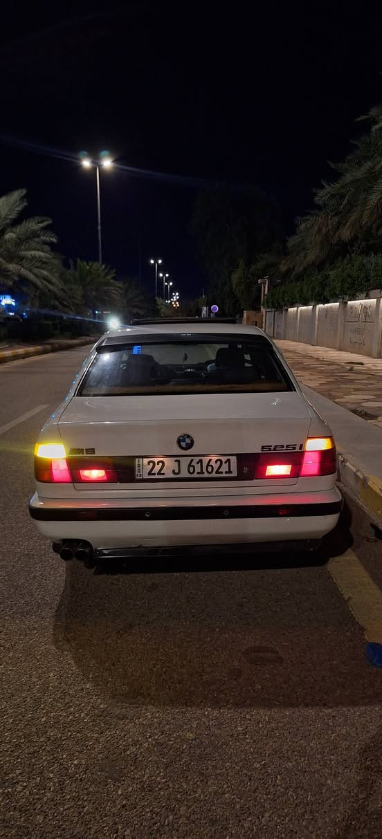 بي ام 520 موديل ٩١ اصل بليتة وسنوية 
جاهزة للأخير كير عادي كير (جاترك نمرة طويلة )
مكفولة من الحادث ٣ قطع صبغ فقط رقم اربيل وسنوية جديدة لنهاية٢٠٣٠ النظافة ٩٠% العنوان ميسان
السعر اتصل او التواصل خاص ***********
