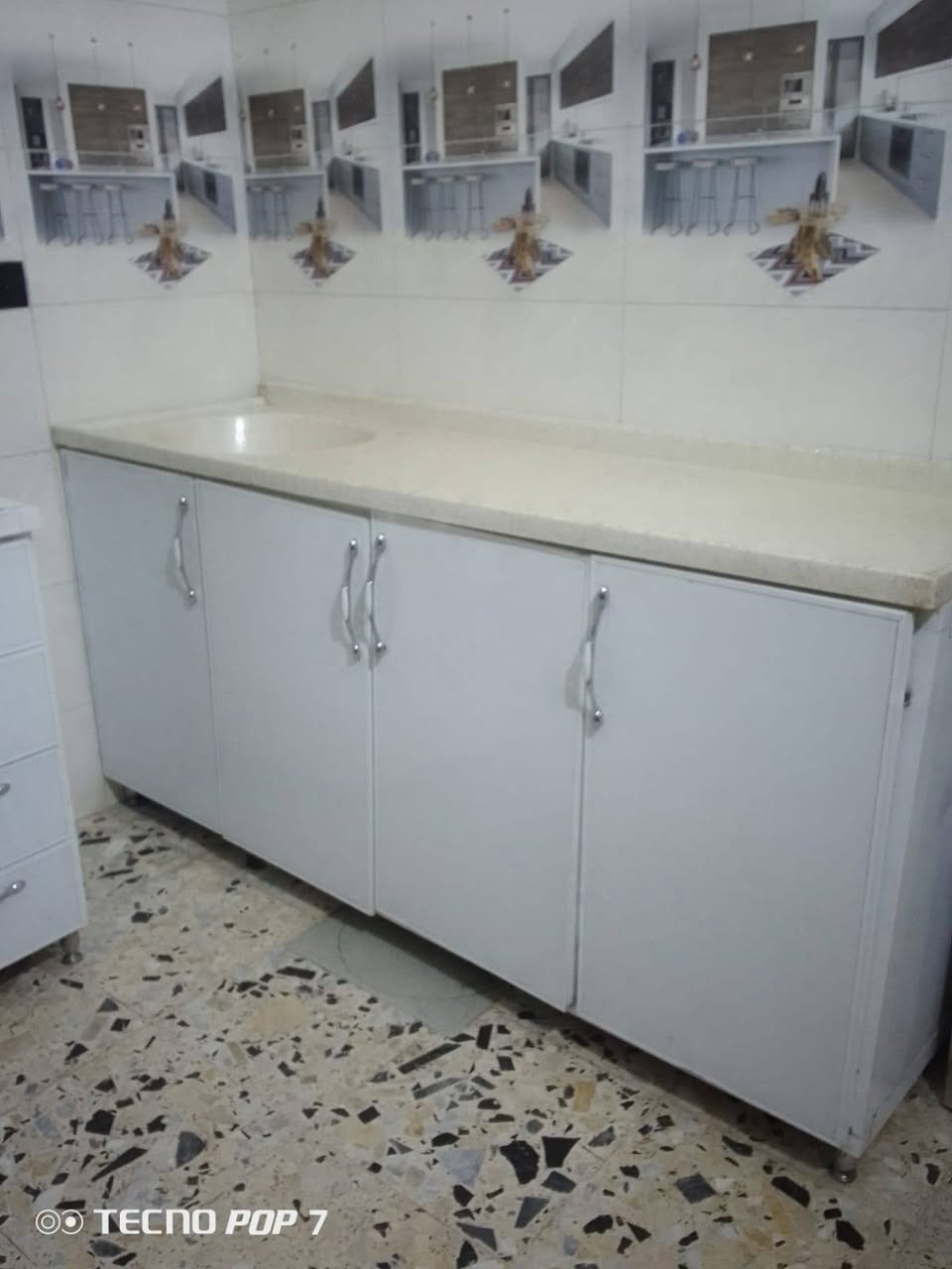 السلام عليكم 
كامنتر الامنيوم مترتين ونص والسنك مترتين وطباخ مع مرشحة السعر 425وبي مجال 
جرابي حديد اثنين 175وبي مجال 
الرقم ***********
