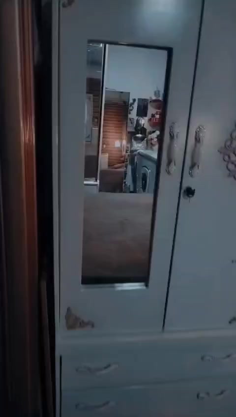 جرباية طابقين مع الدواشك مالتهن جدد عدد ثنين مع الميز مراية وكنتور متر وارتفاع مترين اي استفسار الاتصال على الرقم ***********
