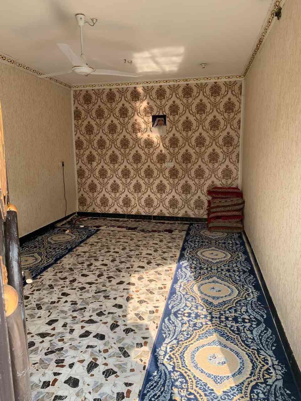 بيت للبيع مساحه ٣٠٠ م
منطقة حي الحكيم شارع ماركة علي الامير قرب المستوصف الحياة صحيه 
بيت يتكون من ستقبال وصاله وغرفتين ومطبخ بناء طابوك وحديقه وكراج البيت يوكن ع شارعين سعره ٧٥ مليون وبيه مجال 
للاستفسار  ***********
