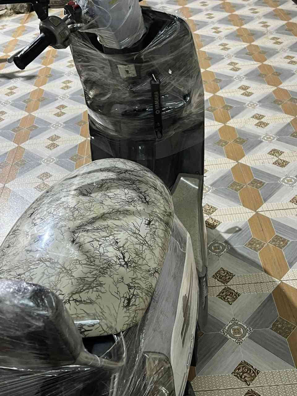 سلام عليكم دراجه بوليس نضيفه مامفتوحه كله بلاد كابريتر بلاد سلف بلاد شعندك مراوس بي تايكر نزل ***********
