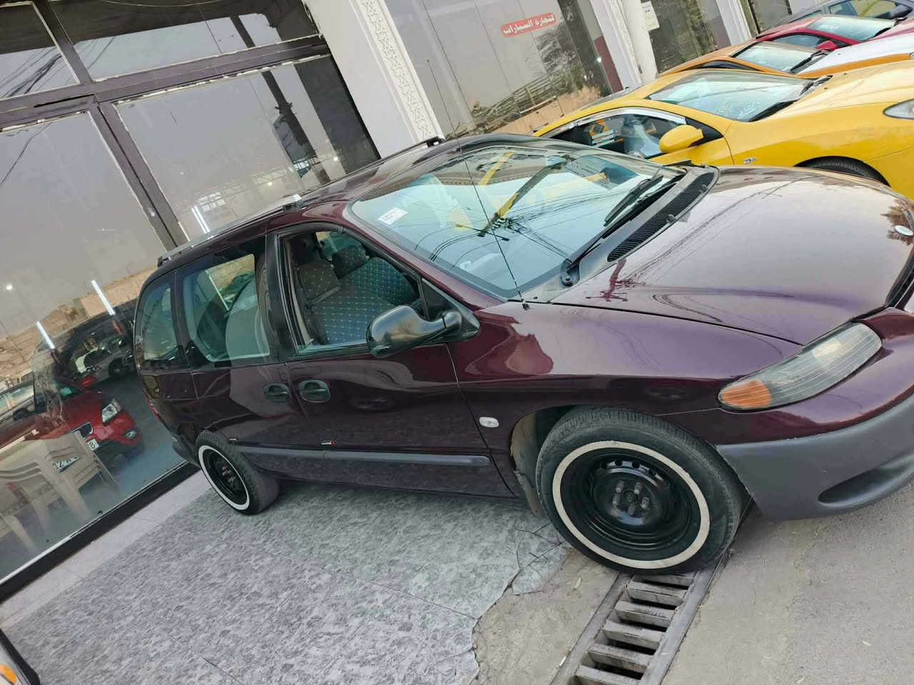 دوج كرفان 7راكب موديل 2000. محرك  2400. بلادي مابيها اي نقص رقم بغداد دولي شاشه تبريد تتدفئه . دوشمه داخل كامل السياره بلاديه سنويه جديده تحويل وكاله ماسوي ***********السعر 53
