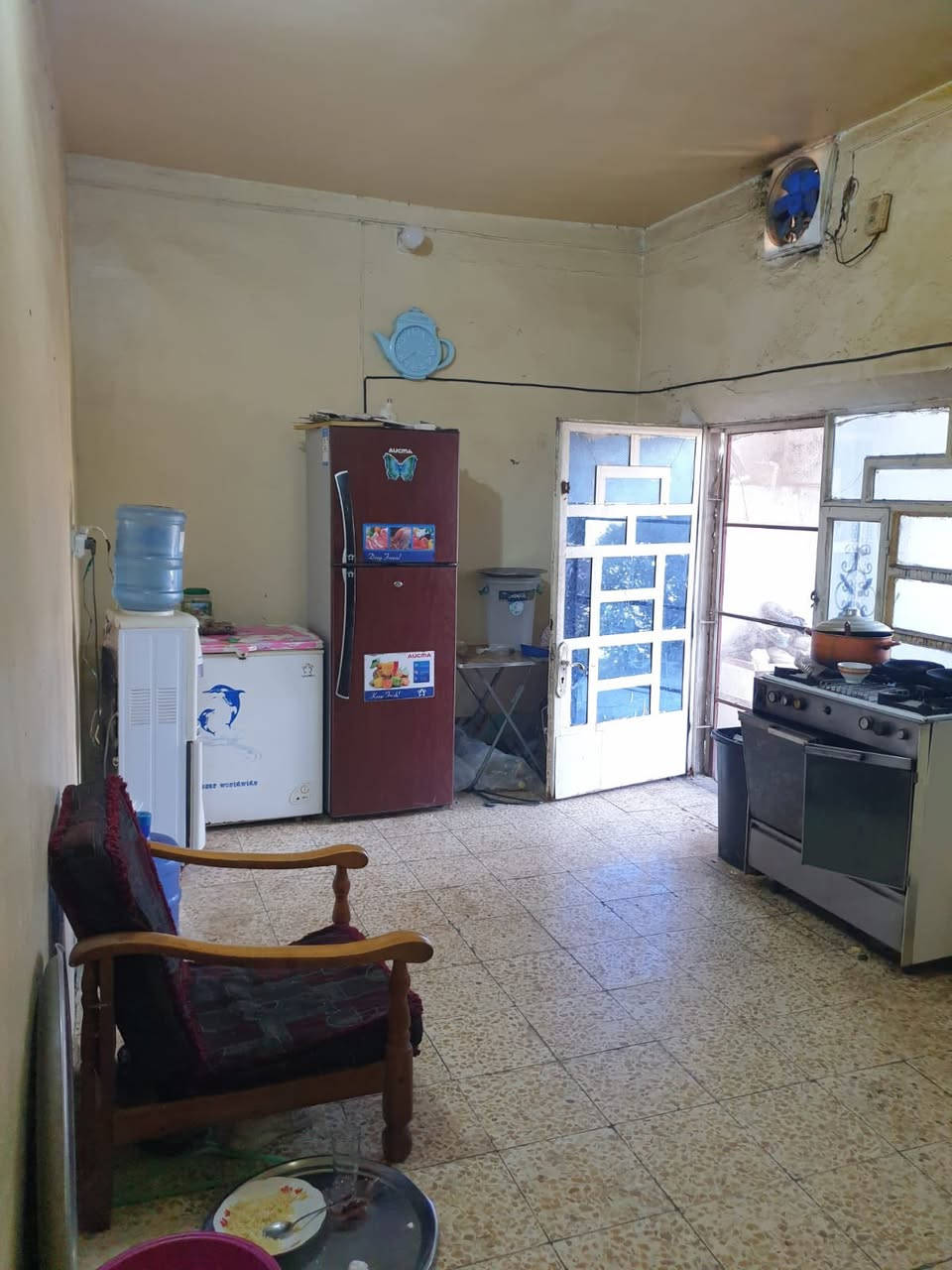 سلام عليكم دار للبيع مساحه ٢٠٠متر قريب الشارع التجاري منطقه الستالاف طابق ونص عالي عن الشارع السعر ٩٠ مليون وبي مجال للاستفسار الاتصال على الأرقام 
‭0750 034 7119‬
 ‭0781 723 9865‬
‭0786 572 8399‬
