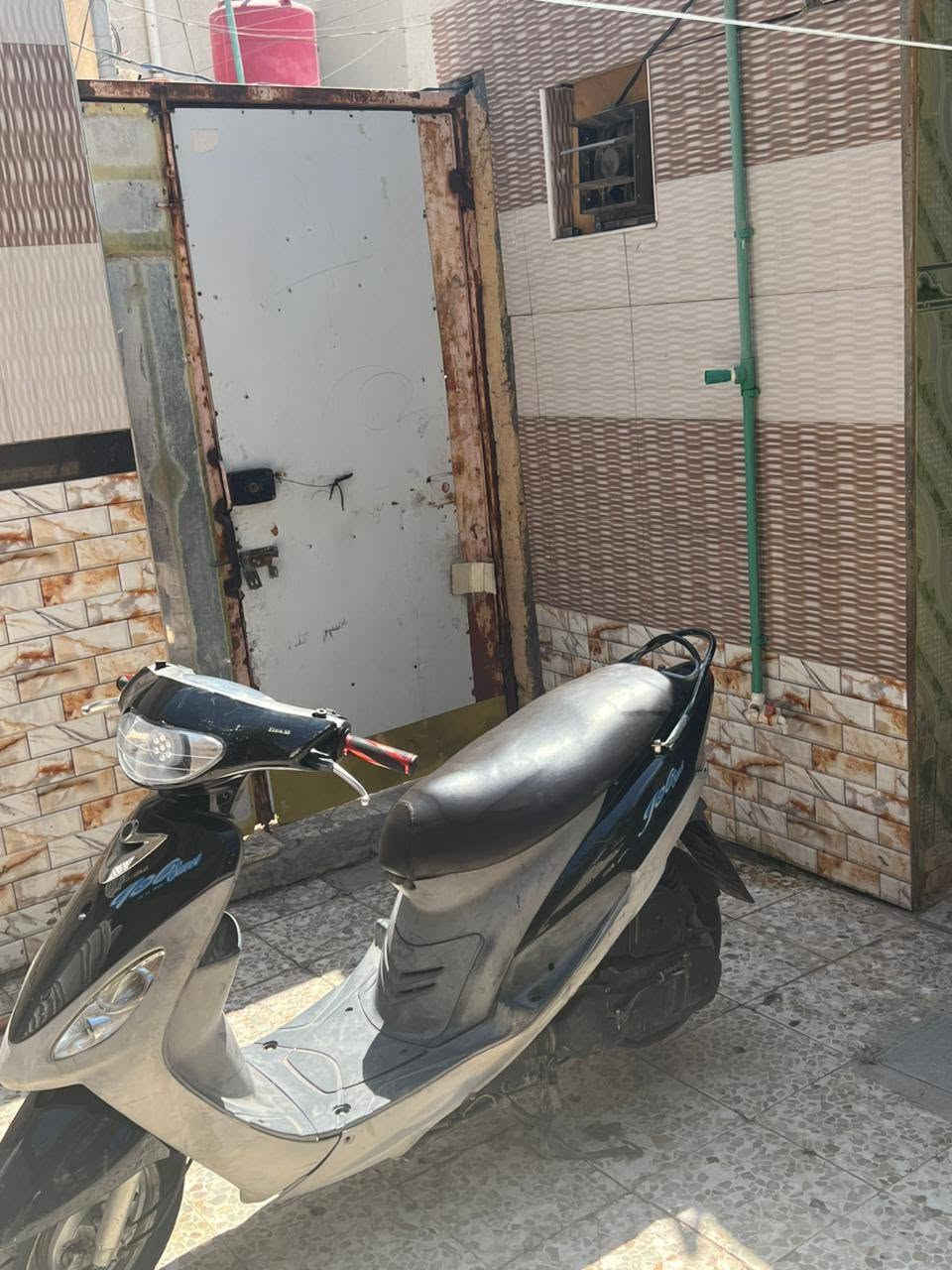 السلام عليكم دراجة ماكس قجمة نضيفة مامفتوحة السعر 650 وبيها مجال المكان البصرة 5ميل وترهم مراوس بماكس بوليسي أو عدلة هذا رقم صاحب الدراجة *********** أنا فقط مكلف بالنشر
