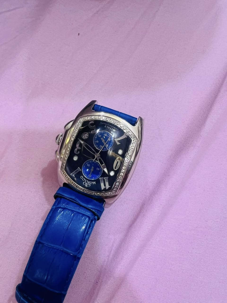 ساعه اصليه من نوع موناكو اصلي مستعمله النضافه ٨٠بلميه شغاله صناعه إيطالي


**إذا كنت صاحب هذا الإعلان وتريد حذفه لأي سبب، رجاءا أرسل رسالة إلى الدعم الفني**