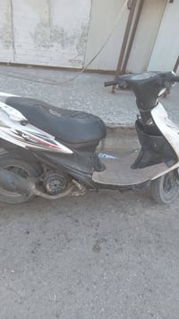 عندي دراجة ادرس ماكس  للبيع شغل باي وقت سلف كاملة سرعة 140 شغالة سعر 4...