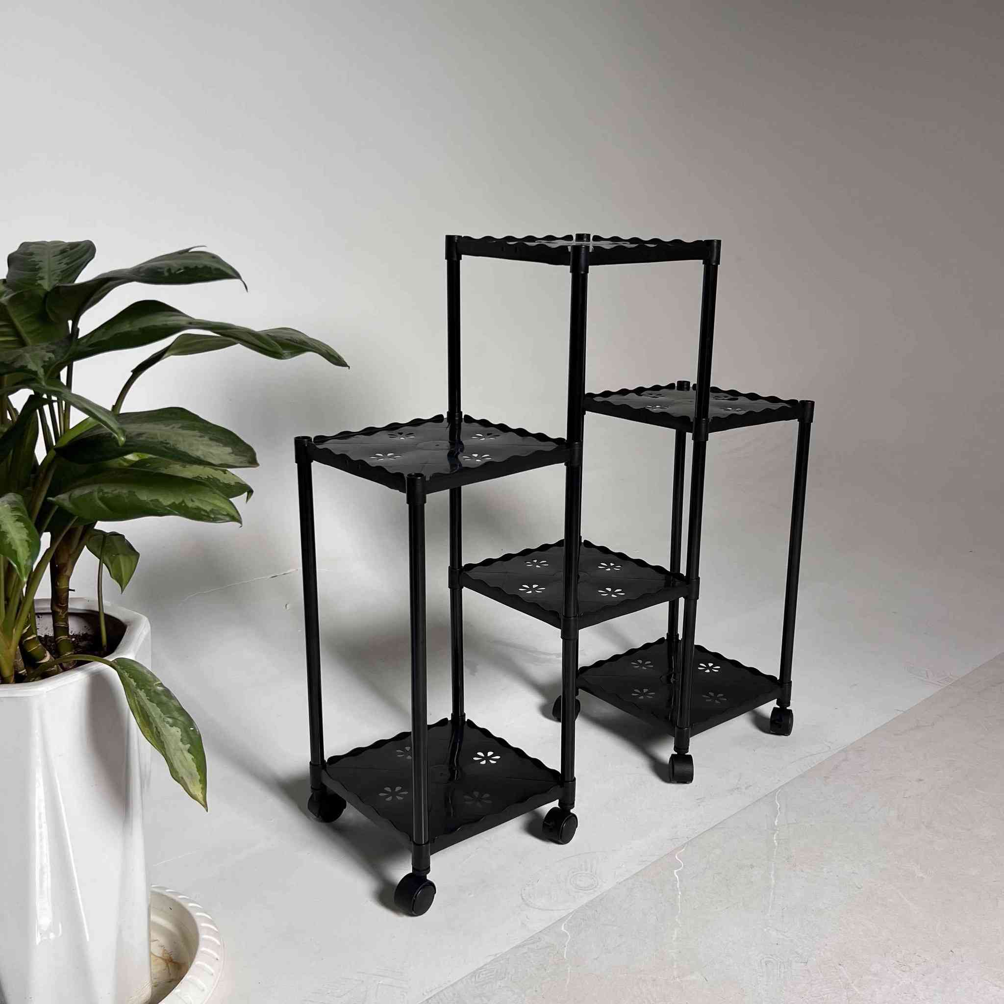 رف زهور متعدد الاستخدامات – MULTI FUNCTIONAL STORAGE FLOWER RACK

رف تخزين عملي بتصميم متعدد الطبقات مناسب لتنظيم النباتات أو الاستخدامات المنزلية المختلفة، مصنوع من هيكل فولاذي كربوني مع عجلات للحركة السهلة.

• تصميم متعدد الطبقات لتنظيم وعرض النباتات أو الأغراض المنزلية

• مصنوع من هيكل Carbon Steel (فولاذ كربوني)

• هيكل بشكل H لتعزيز الثبات

• عجلات سفلية (Movable Pulley) لسهولة الحركة

• تصميم بفتحات لتقليل تجمع الماء (Hollow out design)

• يتحمل وزن مناسب للاستخدام اليومي (Bearing Well)

• المادة: Carbon Steel
• عدد الأعمدة الطويلة (46 سم): 4 قطع
• عدد الأعمدة القصيرة (23 سم): 12 قطعة
• عدد الأرفف: 6 قطع
• عدد العجلات: 8 عجلات

• الأبعاد الكلية:
 • العرض: 77 سم
 • العمق: 27 سم
 • الارتفاع: 81 سم
• الموديل: 9628-1

محتويات العلبة:
• 4 أعمدة طول 46 سم
• 12 عمود طول 23 سم
• 6 أرفف
• 8 عجلات
• قطع التثبيت
• دليل تعليمات التركيب بغداد, العراق


**إذا كنت صاحب هذا الإعلان وتريد حذفه لأي سبب، رجاءا أرسل رسالة إلى الدعم الفني**